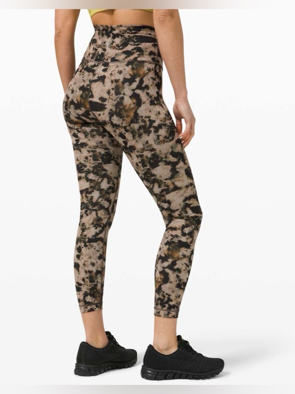Lululemon Wunder Train High-Rise Tight 25"
In Dispersed Light Raw Linen Multi